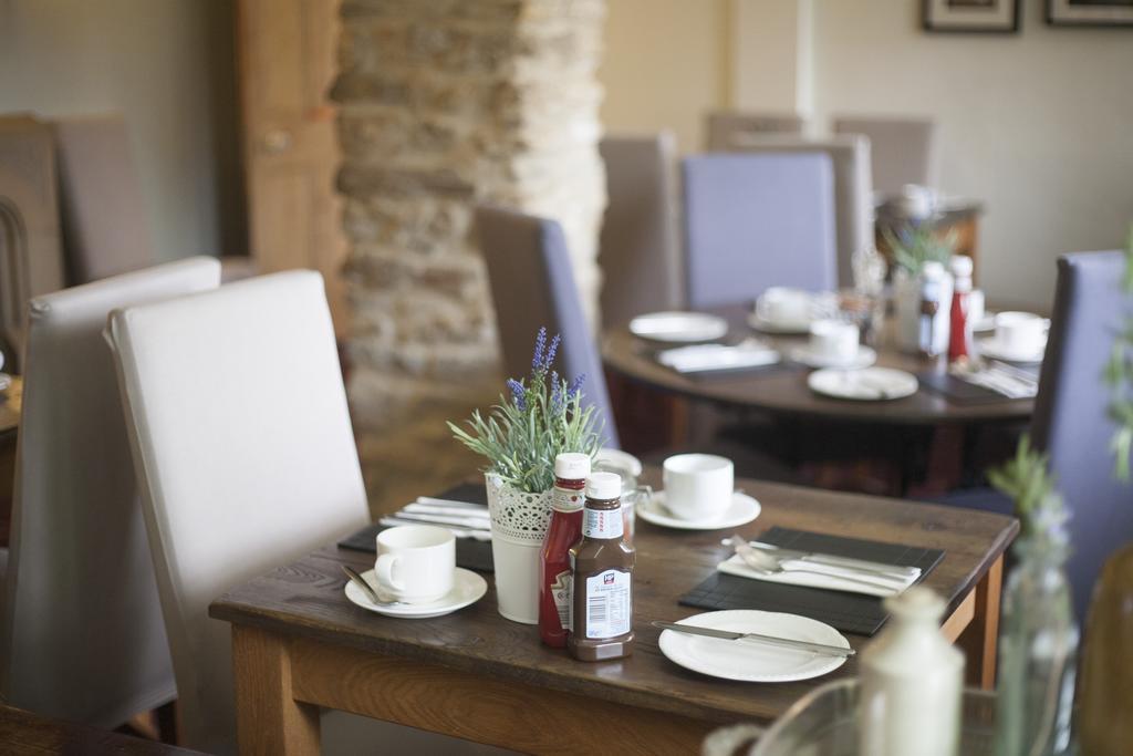 The Conigre Hotel Melksham Ngoại thất bức ảnh